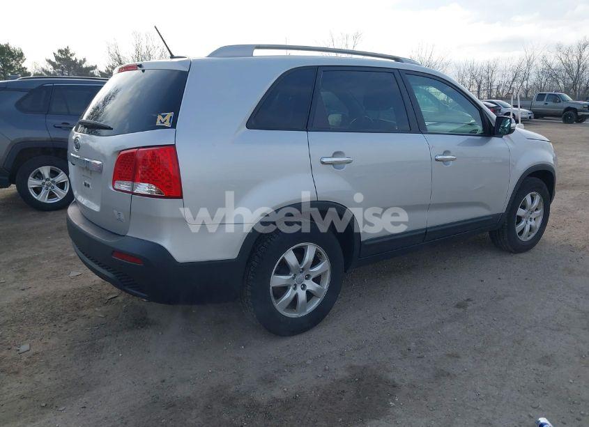 Photo 4 of 2012 Kia Sorento LX (VIN 5XYKT4A62CG237467)