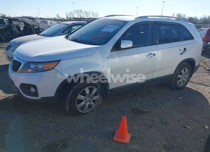Photo 2 of 2012 Kia Sorento LX (VIN 5XYKT4A62CG260067)