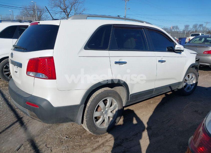 Photo 4 of 2012 Kia Sorento LX (VIN 5XYKT4A62CG260067)