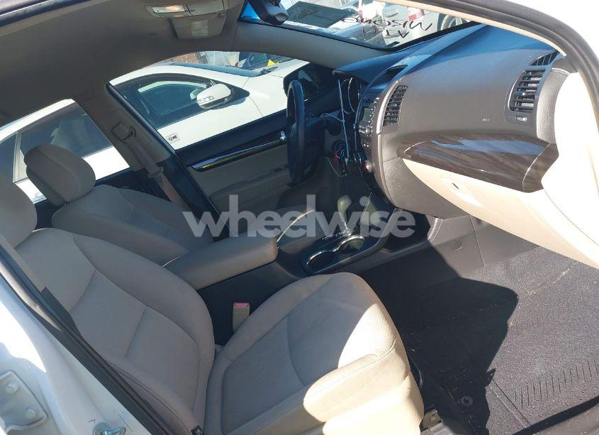 Photo 5 of 2012 Kia Sorento LX (VIN 5XYKT4A62CG260067)