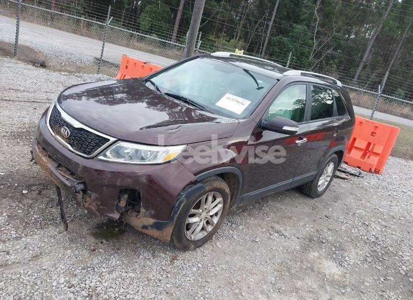Photo 2 of 2014 Kia Sorento LX (VIN 5XYKT4A62EG436909)