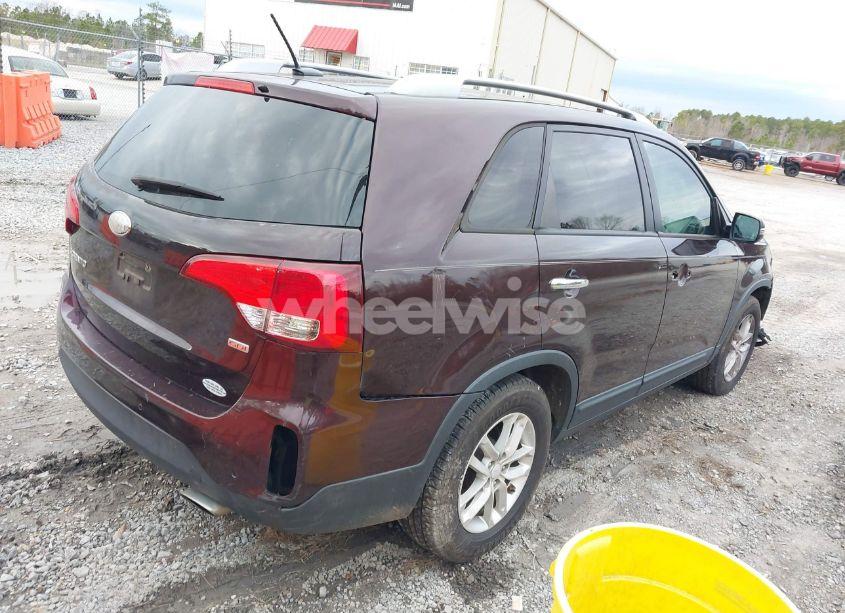 Photo 4 of 2014 Kia Sorento LX (VIN 5XYKT4A62EG436909)
