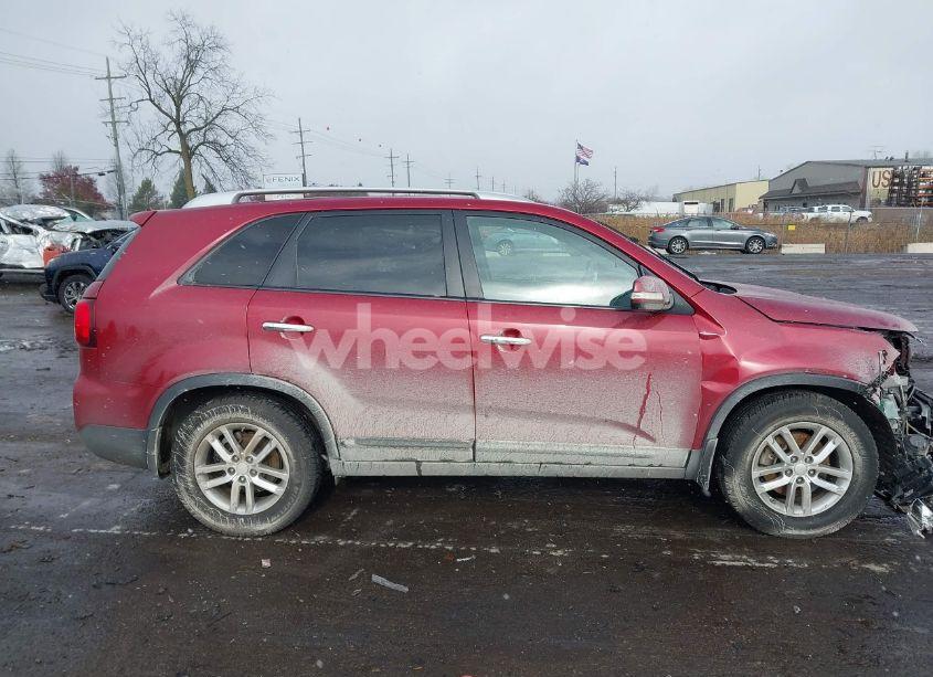 Photo 13 of 2014 Kia Sorento LX (VIN 5XYKT4A62EG492994)