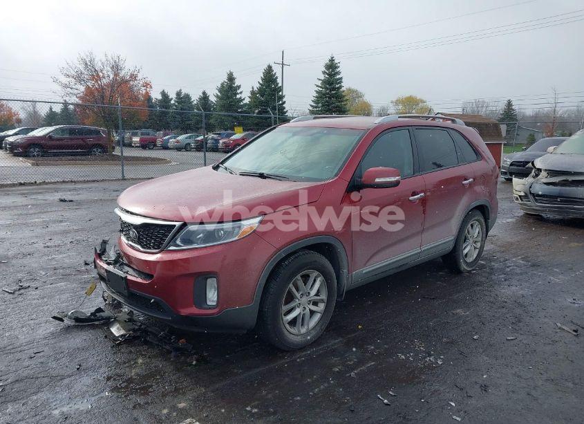 Photo 2 of 2014 Kia Sorento LX (VIN 5XYKT4A62EG492994)