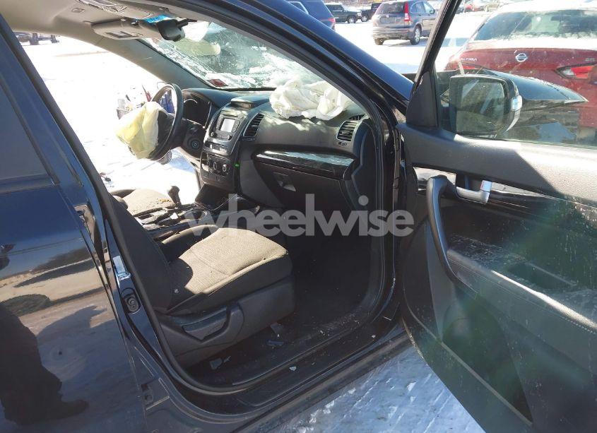 Photo 5 of 2014 Kia Sorento LX (VIN 5XYKT4A62EG518607)