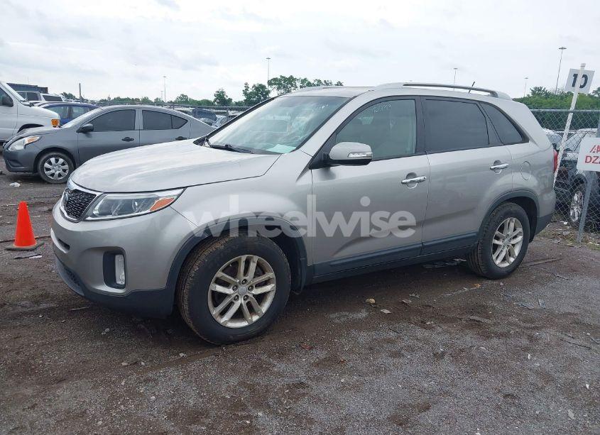 Photo 2 of 2014 Kia Sorento LX (VIN 5XYKT4A62EG540803)