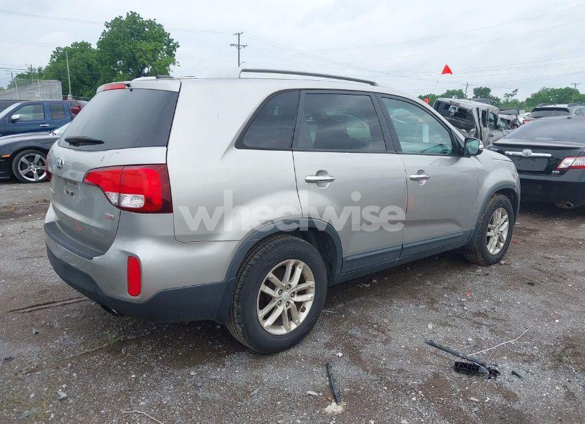 Photo 4 of 2014 Kia Sorento LX (VIN 5XYKT4A62EG540803)