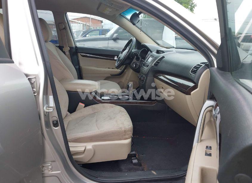 Photo 5 of 2014 Kia Sorento LX (VIN 5XYKT4A62EG540803)