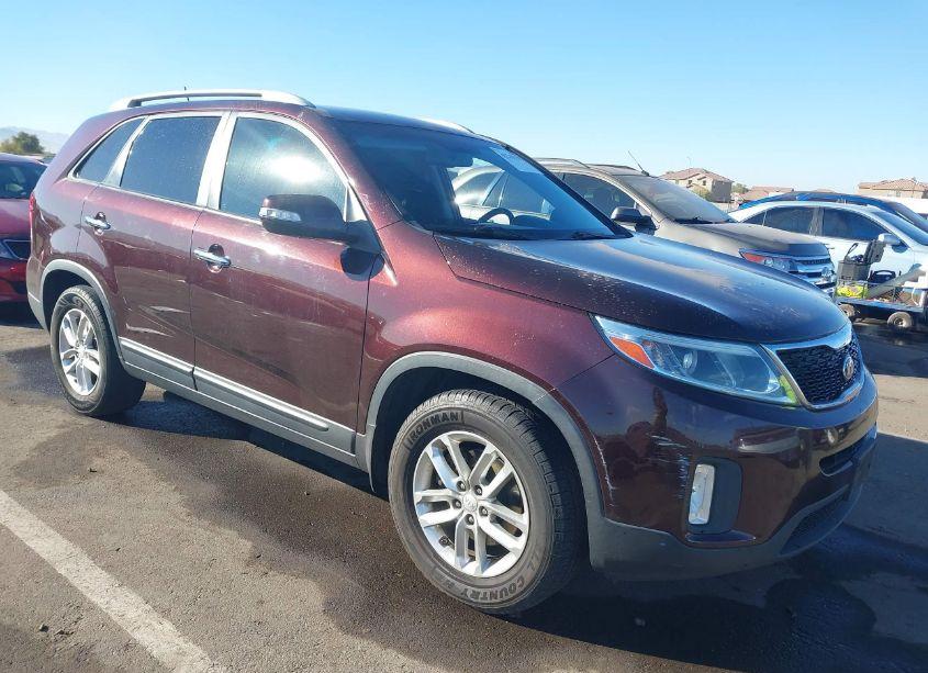 2015 Kia Sorento LX (VIN 5XYKT4A62FG622340) main photo