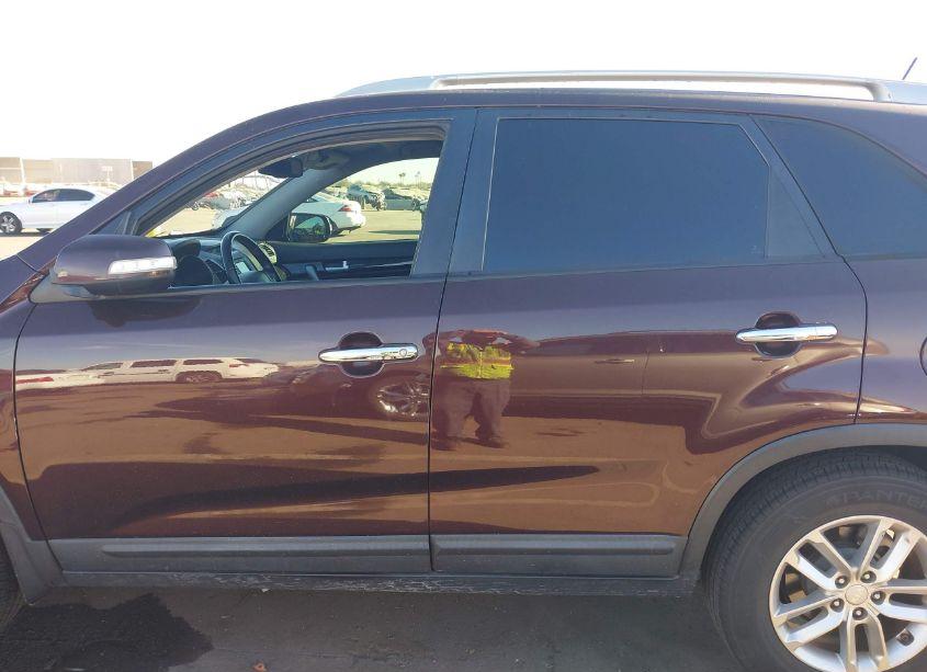 Photo 14 of 2015 Kia Sorento LX (VIN 5XYKT4A62FG622340)