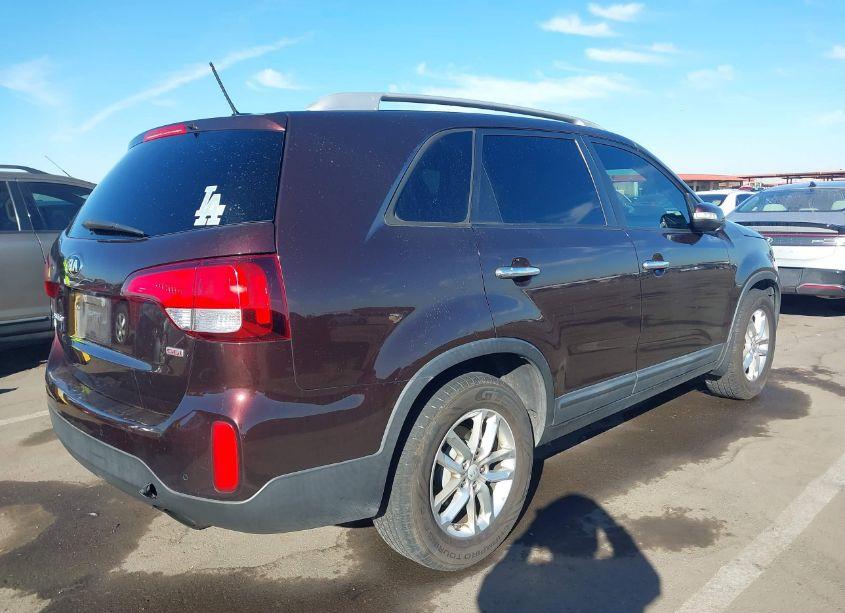 Photo 4 of 2015 Kia Sorento LX (VIN 5XYKT4A62FG622340)