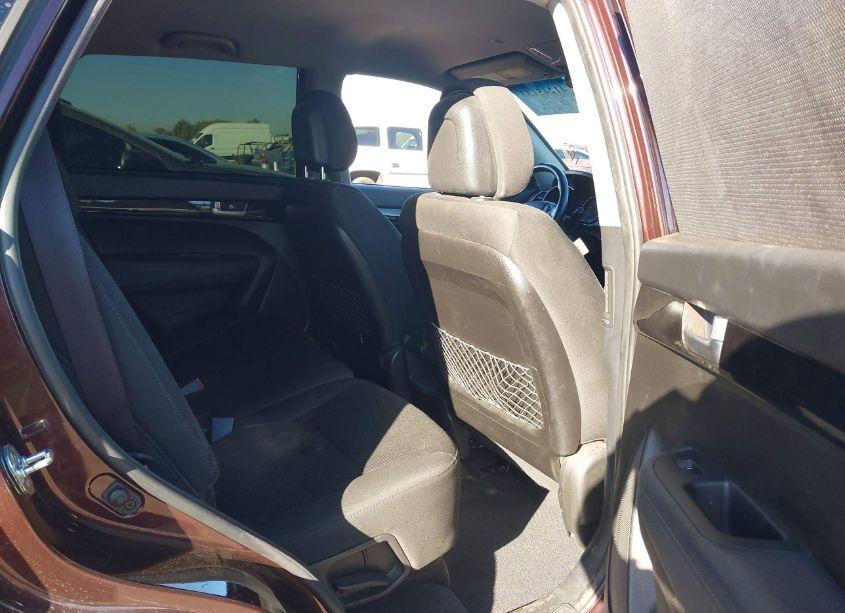 Photo 8 of 2015 Kia Sorento LX (VIN 5XYKT4A62FG622340)