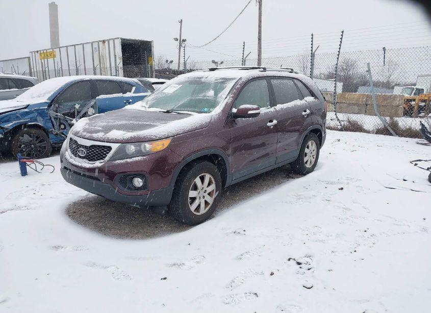 Photo 2 of 2013 Kia Sorento LX (VIN 5XYKT4A63DG316812)