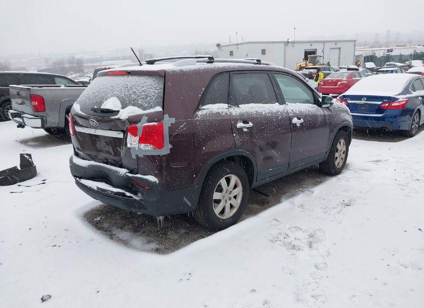 Photo 4 of 2013 Kia Sorento LX (VIN 5XYKT4A63DG316812)