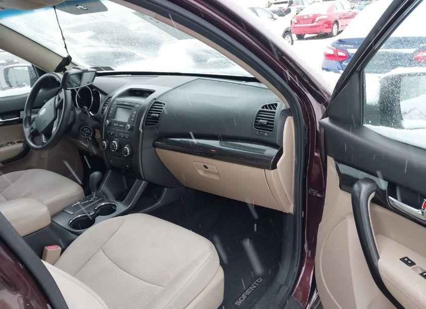 Photo 5 of 2013 Kia Sorento LX (VIN 5XYKT4A63DG316812)