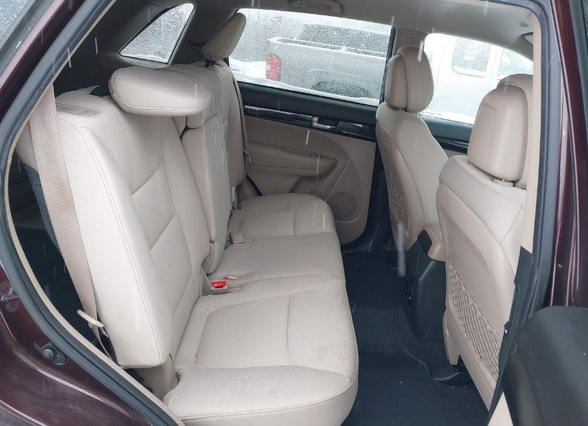 Photo 8 of 2013 Kia Sorento LX (VIN 5XYKT4A63DG316812)