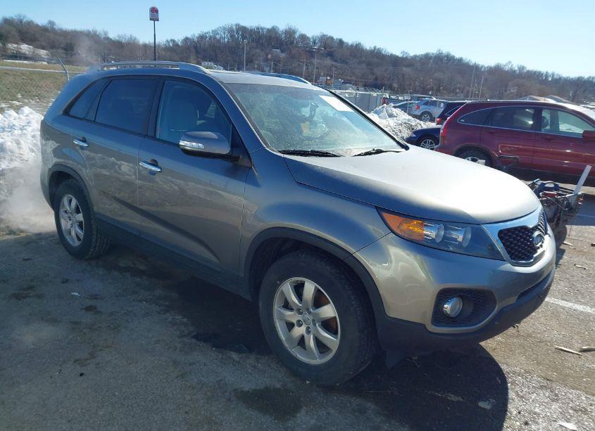 2013 Kia Sorento LX (VIN 5XYKT4A63DG326482) main photo