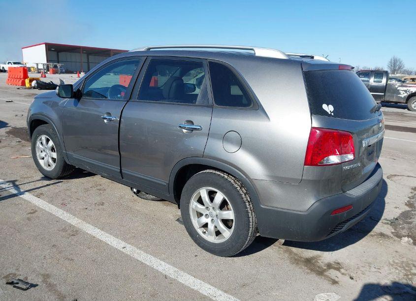 Photo 3 of 2013 Kia Sorento LX (VIN 5XYKT4A63DG326482)