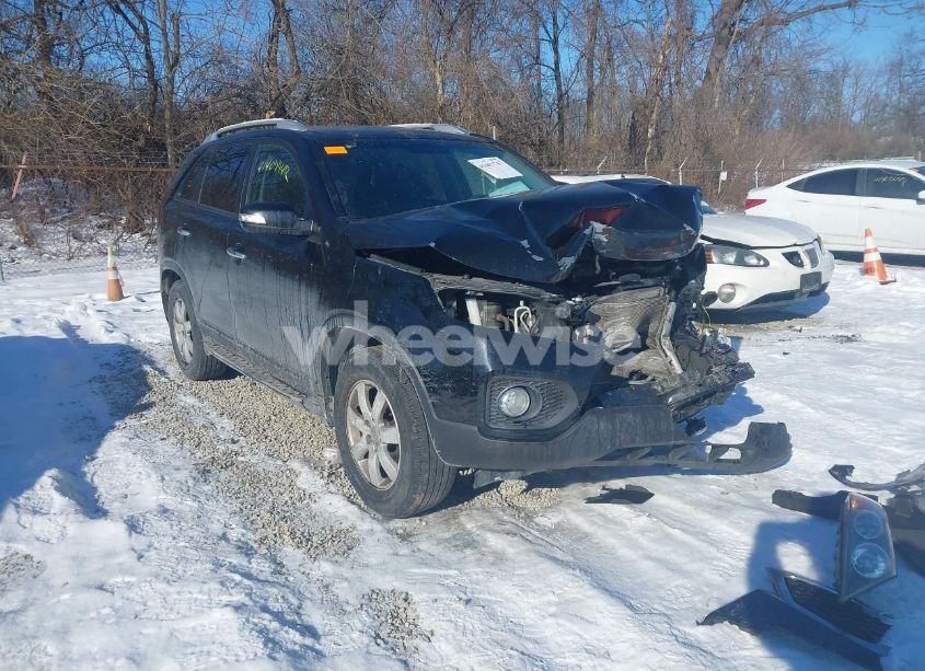 2013 Kia Sorento LX (VIN 5XYKT4A63DG351866) main photo