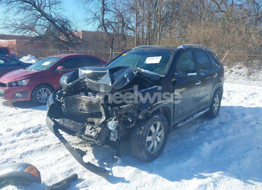 Photo 2 of 2013 Kia Sorento LX (VIN 5XYKT4A63DG351866)