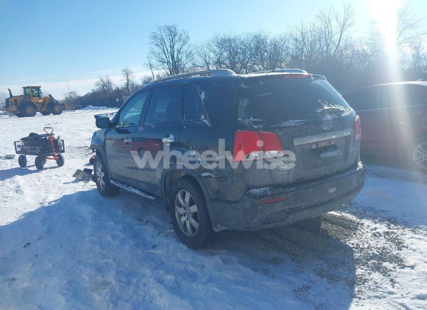 Photo 3 of 2013 Kia Sorento LX (VIN 5XYKT4A63DG351866)