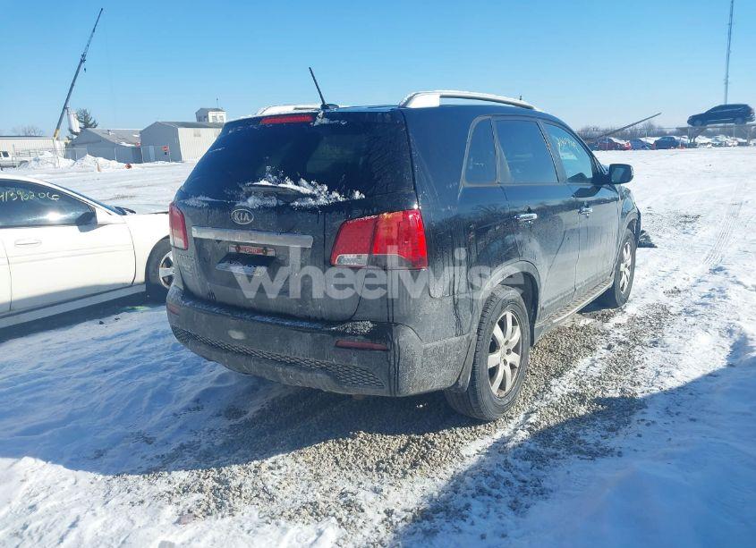 Photo 4 of 2013 Kia Sorento LX (VIN 5XYKT4A63DG351866)