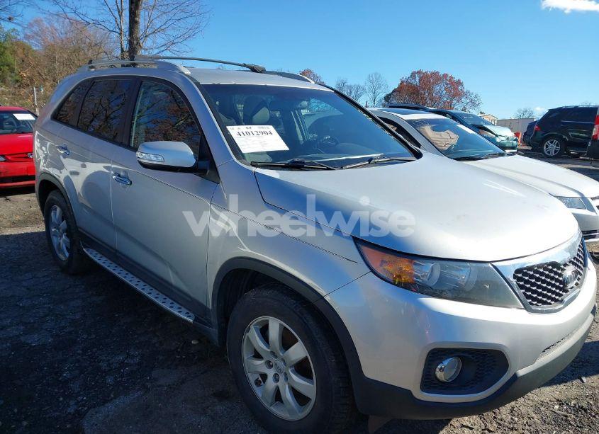2013 Kia Sorento LX (VIN 5XYKT4A63DG355982) main photo