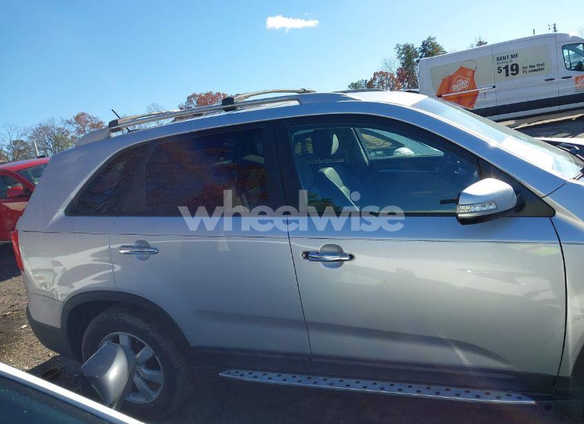 Photo 13 of 2013 Kia Sorento LX (VIN 5XYKT4A63DG355982)
