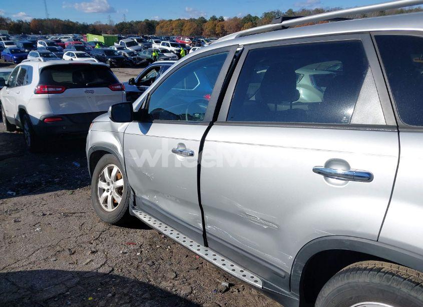 Photo 14 of 2013 Kia Sorento LX (VIN 5XYKT4A63DG355982)