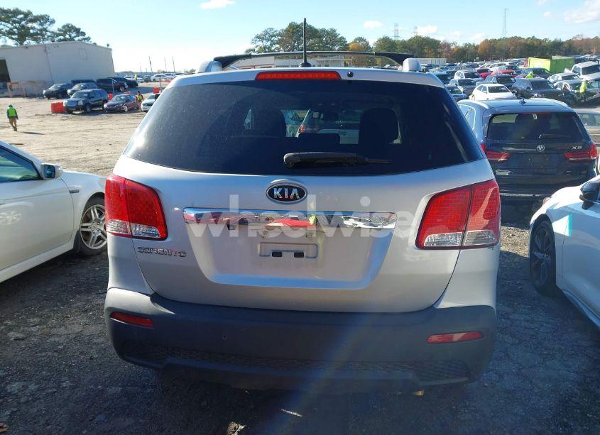 Photo 16 of 2013 Kia Sorento LX (VIN 5XYKT4A63DG355982)