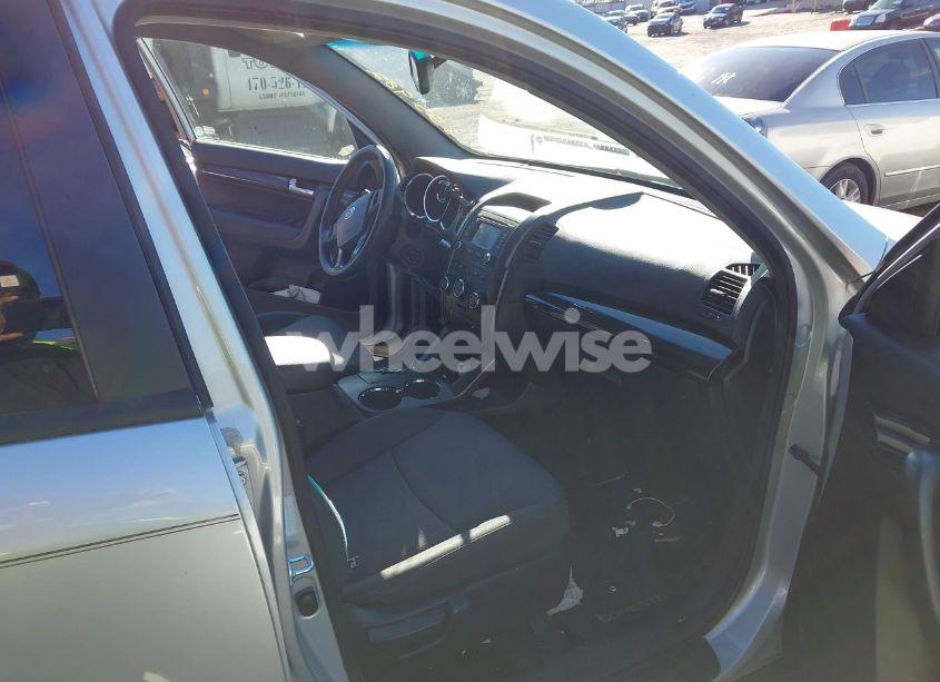 Photo 5 of 2013 Kia Sorento LX (VIN 5XYKT4A63DG355982)