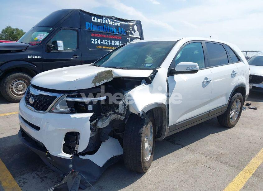 Photo 2 of 2014 Kia Sorento LX (VIN 5XYKT4A63EG425417)