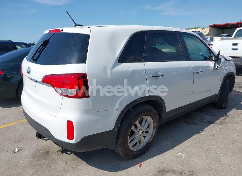 Photo 4 of 2014 Kia Sorento LX (VIN 5XYKT4A63EG425417)