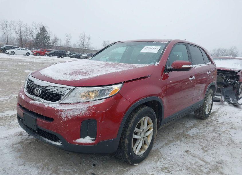 Photo 2 of 2014 Kia Sorento LX (VIN 5XYKT4A63EG427331)