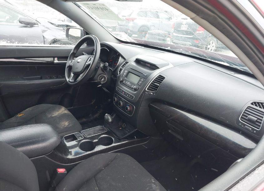 Photo 5 of 2014 Kia Sorento LX (VIN 5XYKT4A63EG427331)