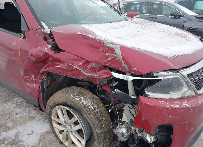 Photo 6 of 2014 Kia Sorento LX (VIN 5XYKT4A63EG427331)