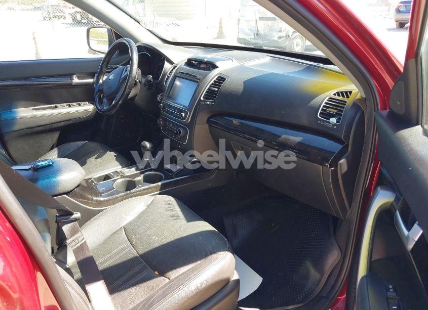 Photo 5 of 2014 Kia Sorento LX (VIN 5XYKT4A63EG505025)