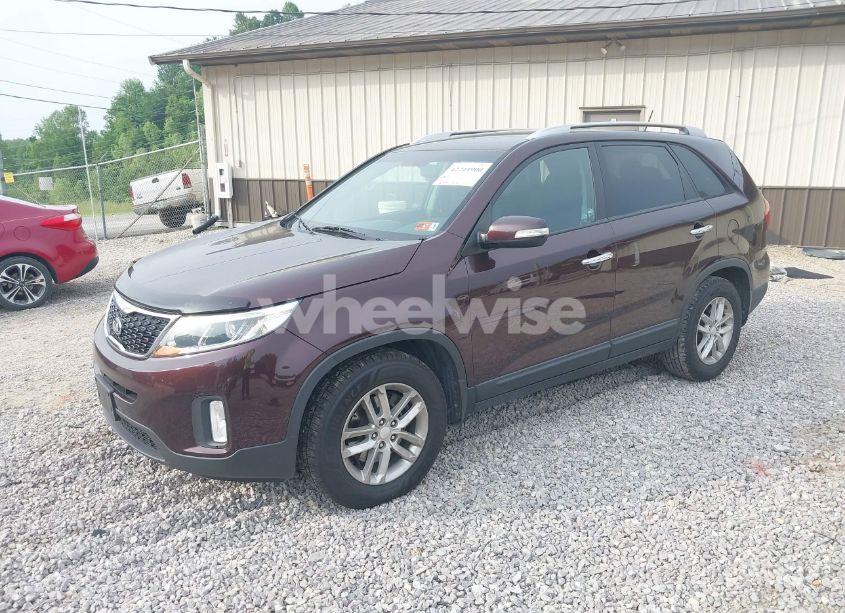 Photo 2 of 2015 Kia Sorento LX (VIN 5XYKT4A63FG626333)
