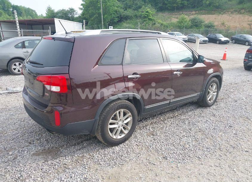 Photo 4 of 2015 Kia Sorento LX (VIN 5XYKT4A63FG626333)