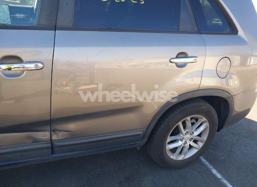 Photo 12 of 2015 Kia Sorento LX (VIN 5XYKT4A63FG653497)