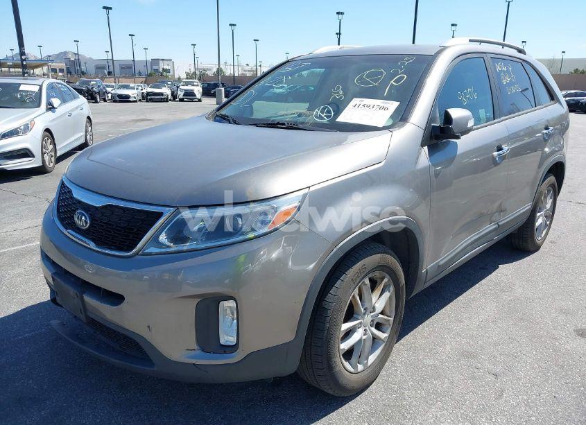 Photo 2 of 2015 Kia Sorento LX (VIN 5XYKT4A63FG653497)