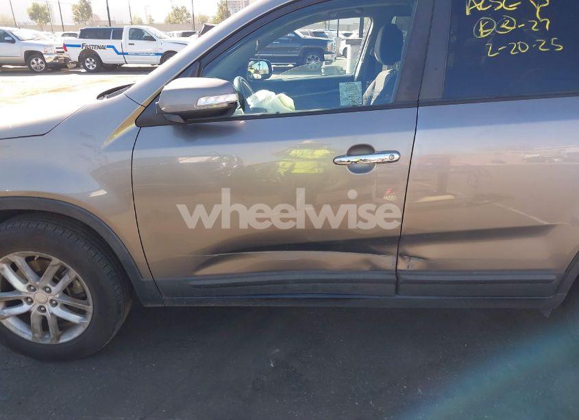 Photo 6 of 2015 Kia Sorento LX (VIN 5XYKT4A63FG653497)