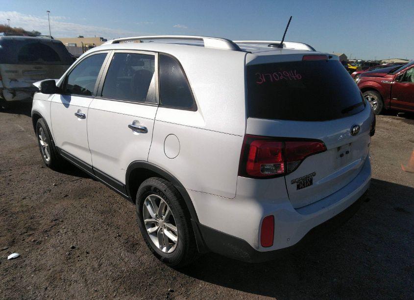 Photo 3 of 2015 Kia Sorento LX (VIN 5XYKT4A63FG654634)