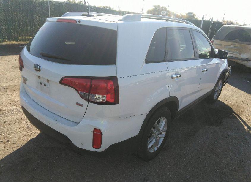 Photo 4 of 2015 Kia Sorento LX (VIN 5XYKT4A63FG654634)