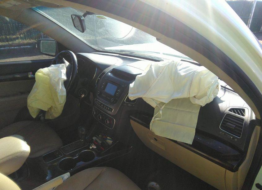 Photo 5 of 2015 Kia Sorento LX (VIN 5XYKT4A63FG654634)