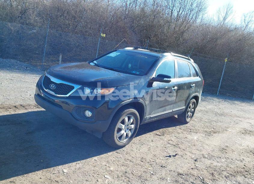 Photo 2 of 2012 Kia Sorento LX (VIN 5XYKT4A64CG197876)