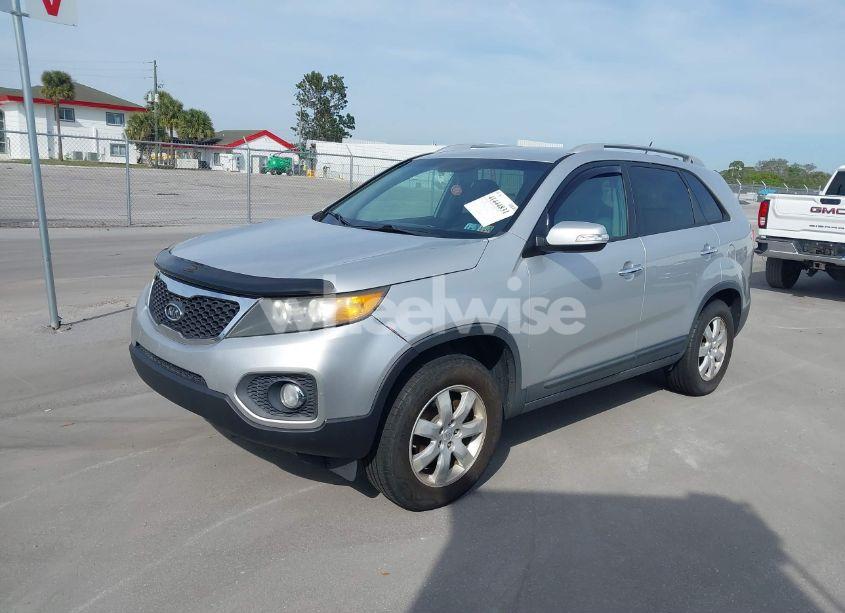 Photo 2 of 2012 Kia Sorento LX (VIN 5XYKT4A64CG205216)