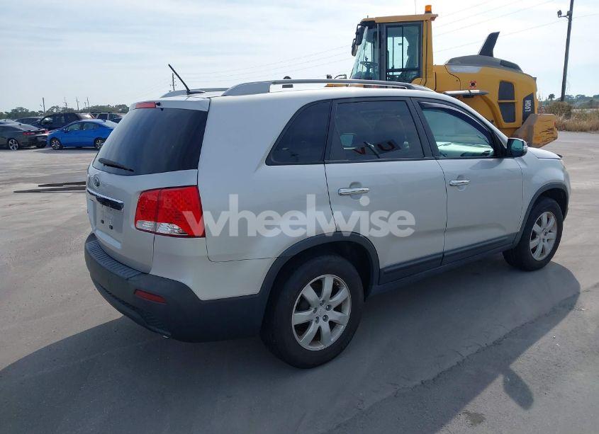 Photo 4 of 2012 Kia Sorento LX (VIN 5XYKT4A64CG205216)