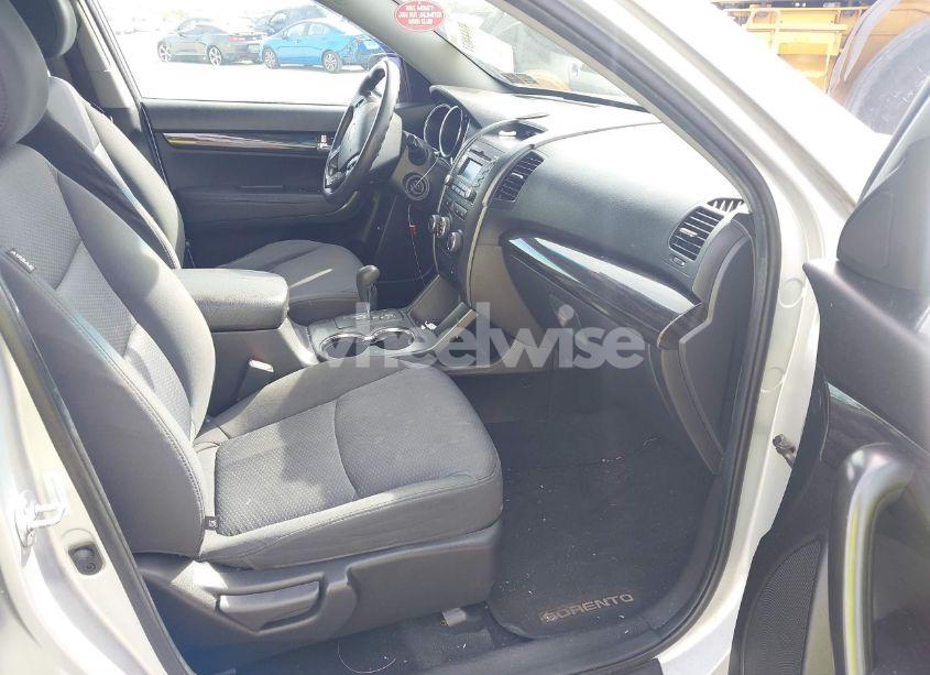 Photo 5 of 2012 Kia Sorento LX (VIN 5XYKT4A64CG205216)