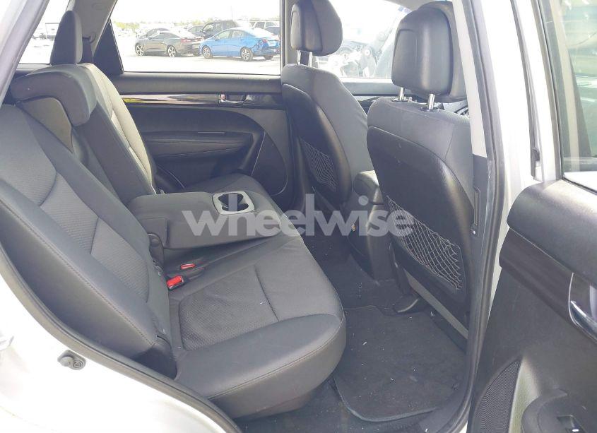 Photo 8 of 2012 Kia Sorento LX (VIN 5XYKT4A64CG205216)
